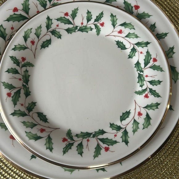 Used Lenox Holiday Collection: Salad Plate, Dinner Plate Set, and Tablecloth - Picture 2 of 5